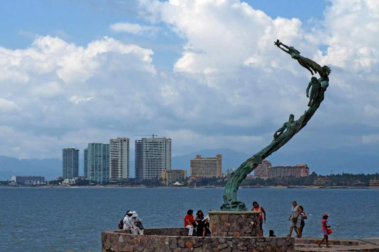 puerto-vallarta-escultura-los-milenios-portada