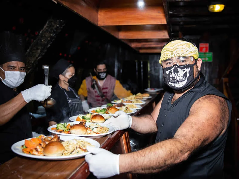 Cena Bajo el Mar | Tour Nocturno en Barco Pirata en Puerto Vallarta
