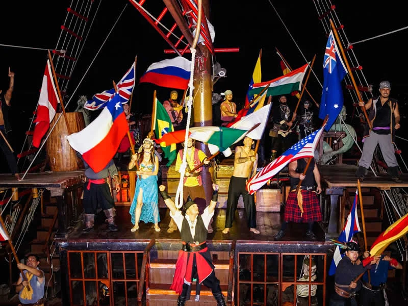 Cena Bajo el Mar | Tour Nocturno en Barco Pirata en Puerto Vallarta