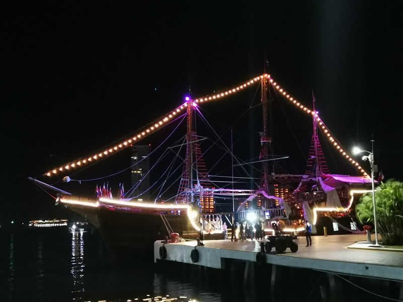 Cena Bajo el Mar | Tour Nocturno en Barco Pirata en Puerto Vallarta