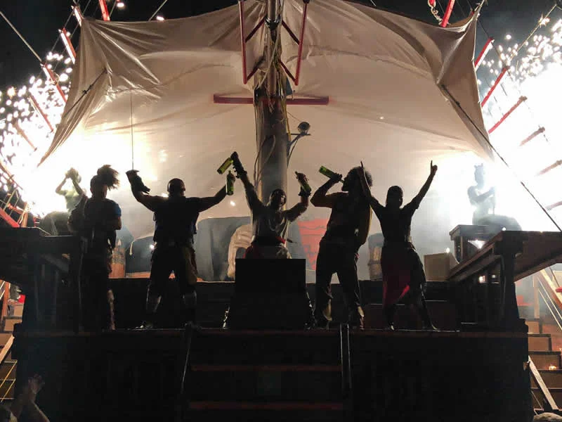 Cena Bajo el Mar | Tour Nocturno en Barco Pirata en Puerto Vallarta